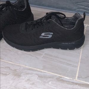 Men’s Sketchers black